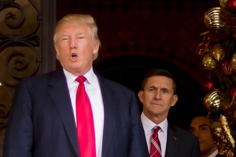 Trump mengampuni mantan penasihat Michael Flynn, yang mengaku bersalah berbohong dalam penyelidikan Rusia